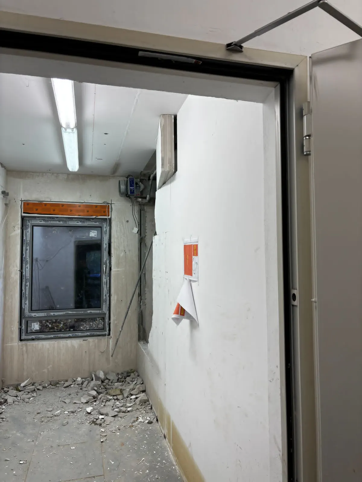 Abriss einer Wand in einem Bürogebäude – Abriss vom Schreiner im Sauerland – Bild 2