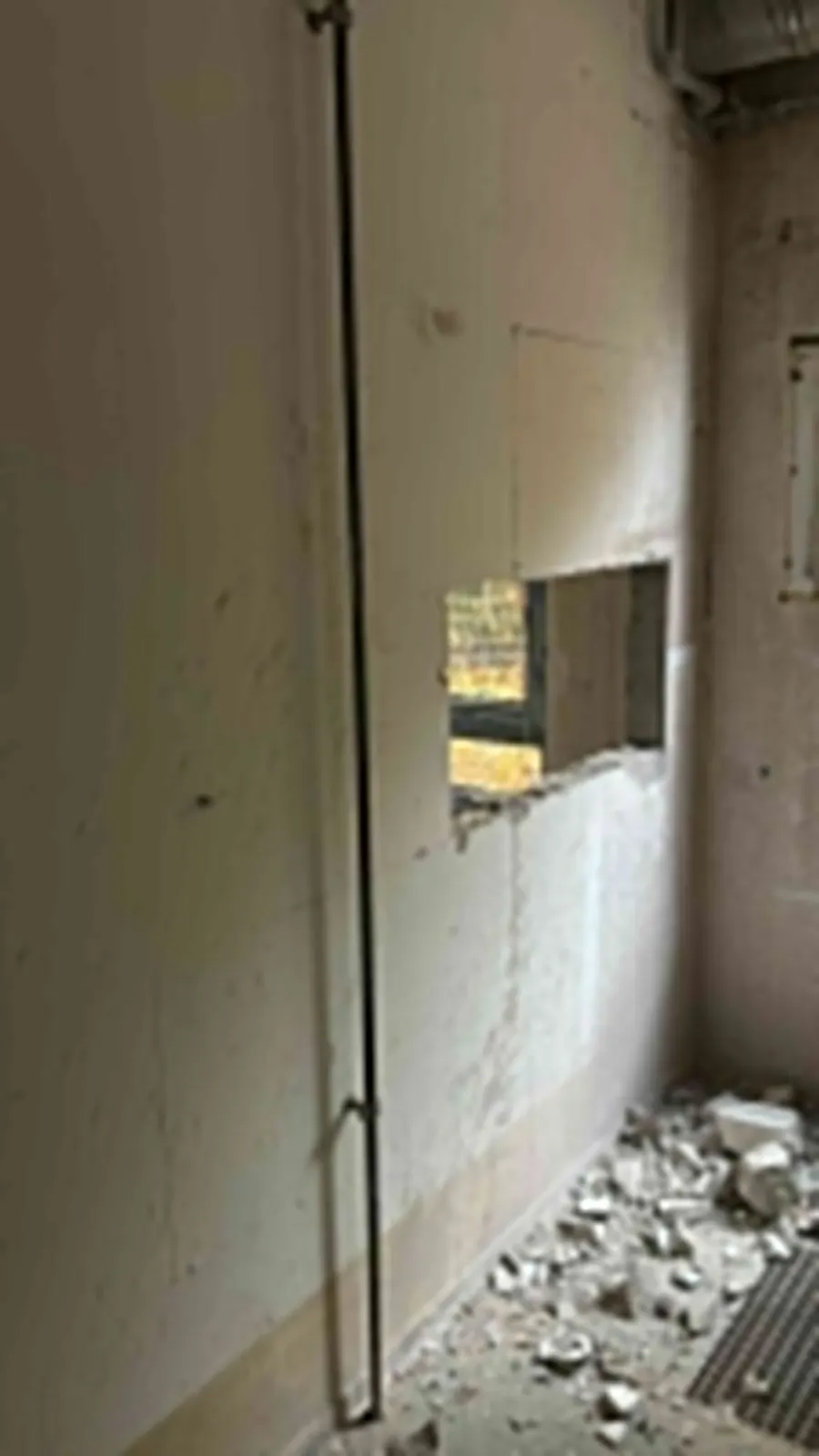 Abriss einer Wand in einem Bürogebäude – Abriss vom Schreiner im Sauerland – Bild 3