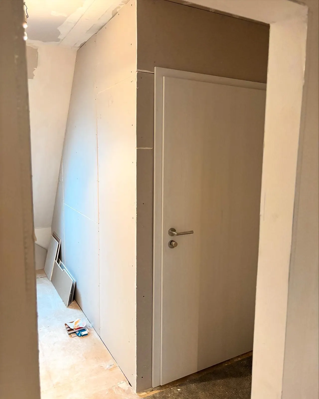 Einbau Trockenbauwand inkl. Wohnungseingangstür – Innenausbau vom Schreiner im Sauerland – Bild 2