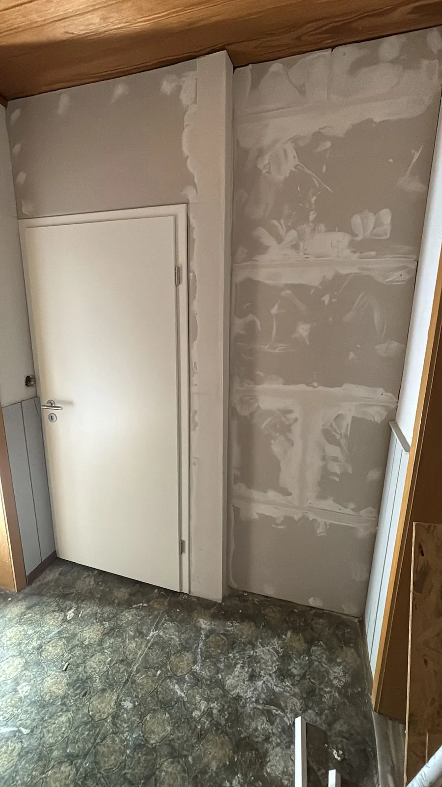 Einbau Trockenbauwand inkl. Zimmertür – Innenausbau vom Schreiner im Sauerland – Bild 1