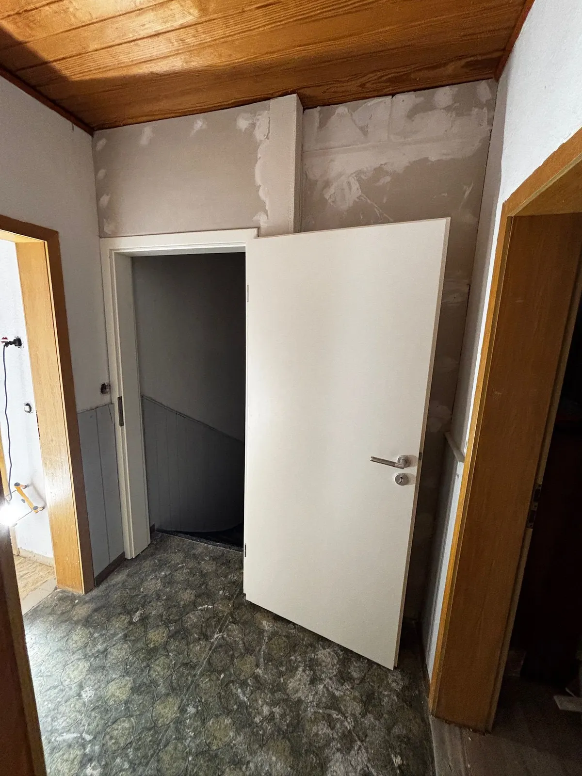 Einbau Trockenbauwand inkl. Zimmertür – Innenausbau vom Schreiner im Sauerland – Bild 2